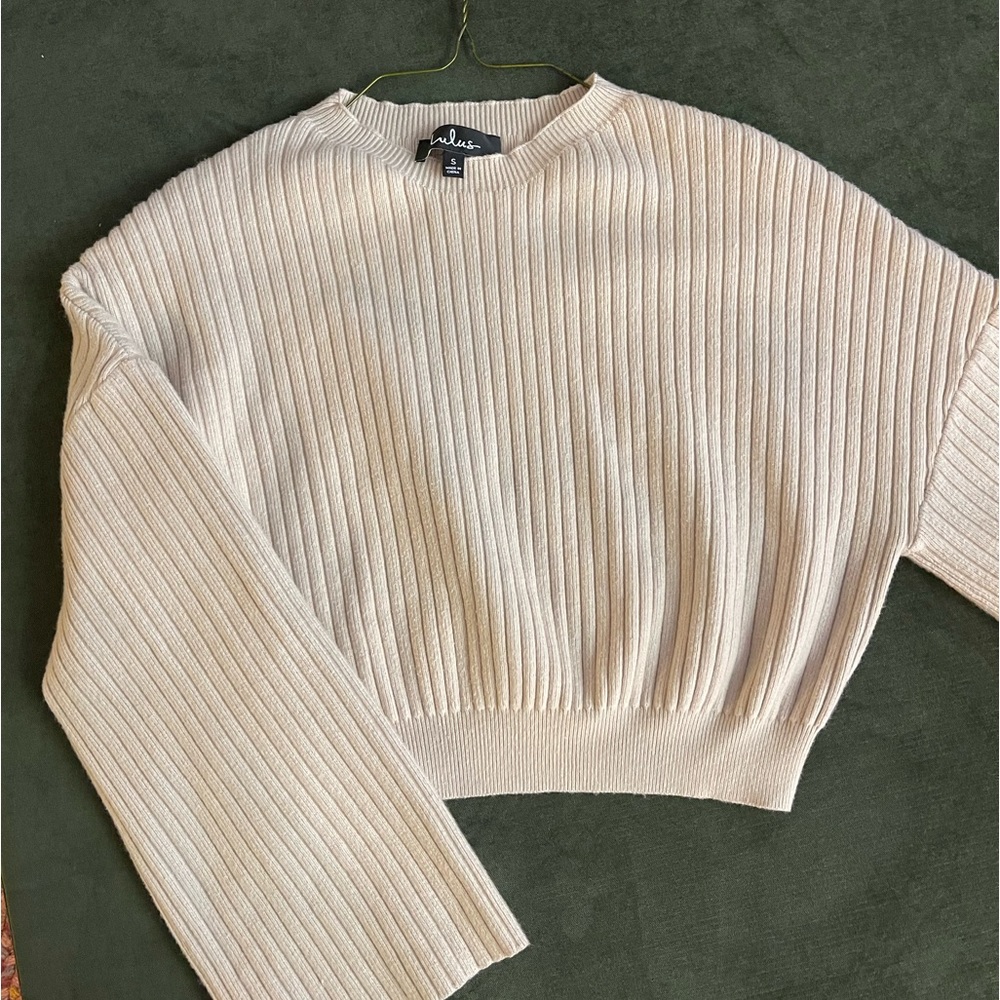 Lulu’s cropped Wide Arm sweater. EUC ribbed cream colored sweater, size S